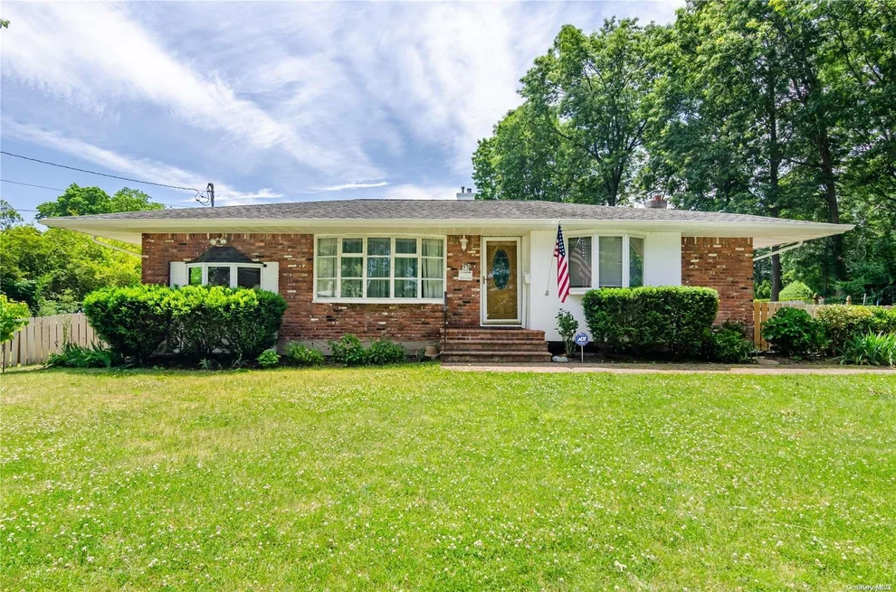 Unit for sale at 23 Mangin Road, Huntington, NY 11725