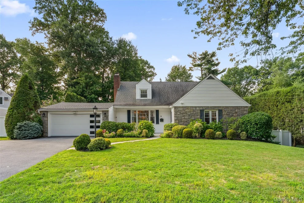 Unit for sale at 11 Winchcombe Way, New Rochelle, NY 10583