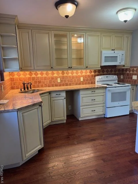 Unit for sale at 19 ivy Street, Oyster Bay, NY 11735