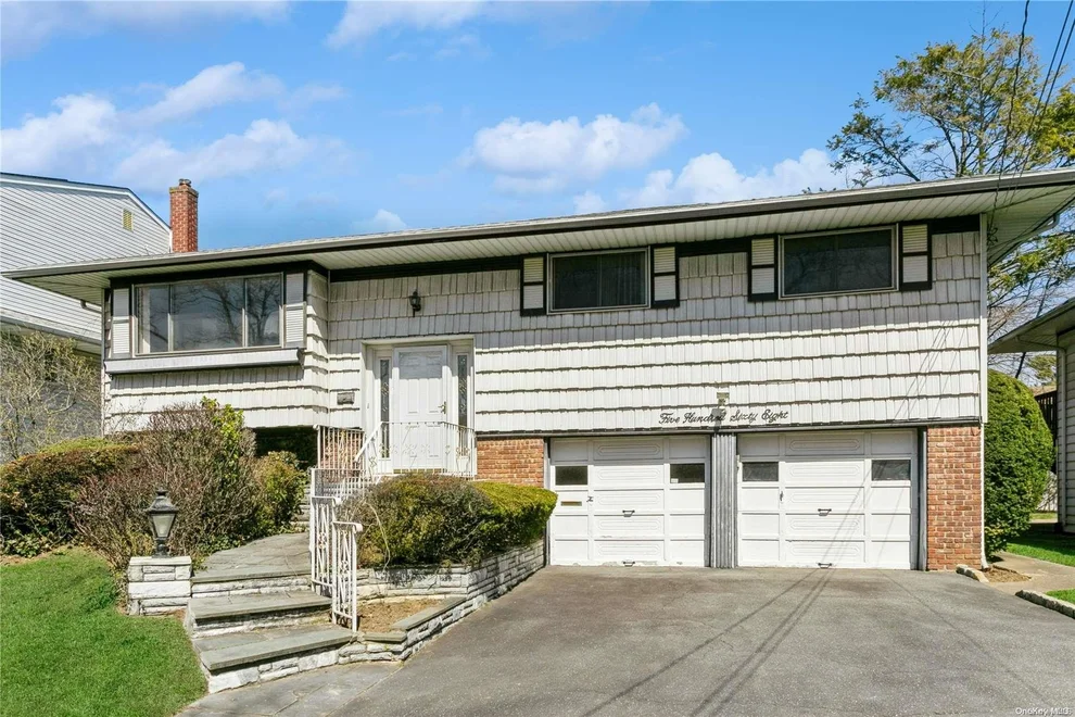 Unit for sale at 568 Leheigh Lane, Hempstead, NY 11598