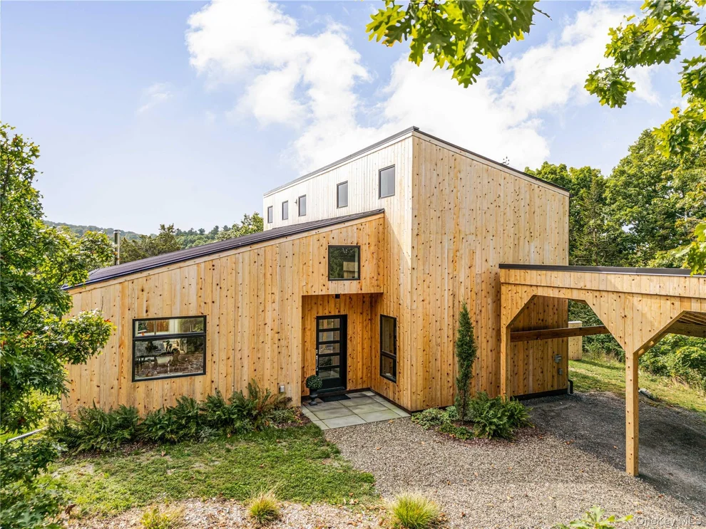 Unit for sale at 998 Willow Brook Road, Milan, NY 12514