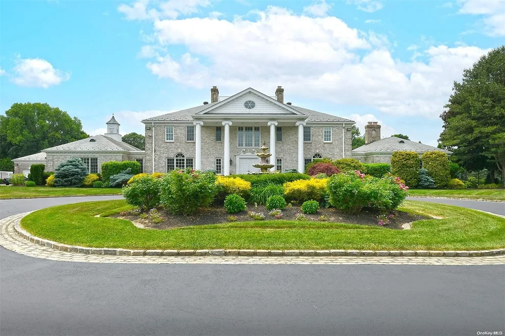 Unit for sale at 9 Colonial Drive, Oyster Bay, NY 11545