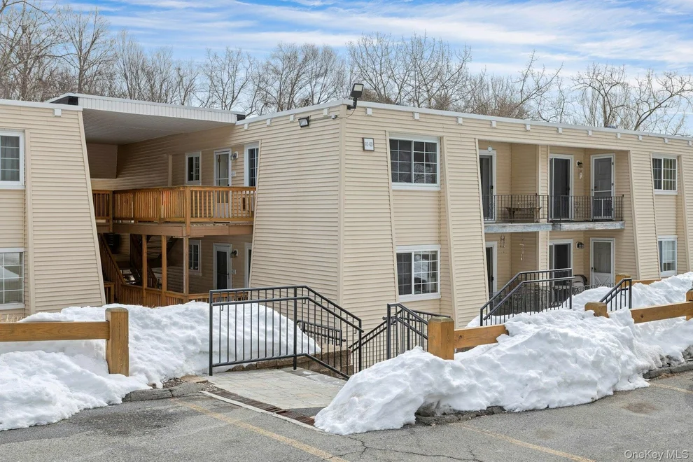 Unit for sale at 417 Fox Run Lane, Carmel, NY 10512