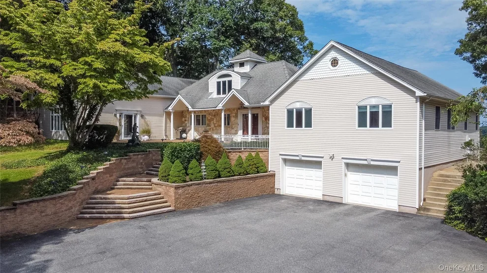 Unit for sale at 2 Centershore Road S, Huntington, NY 11721