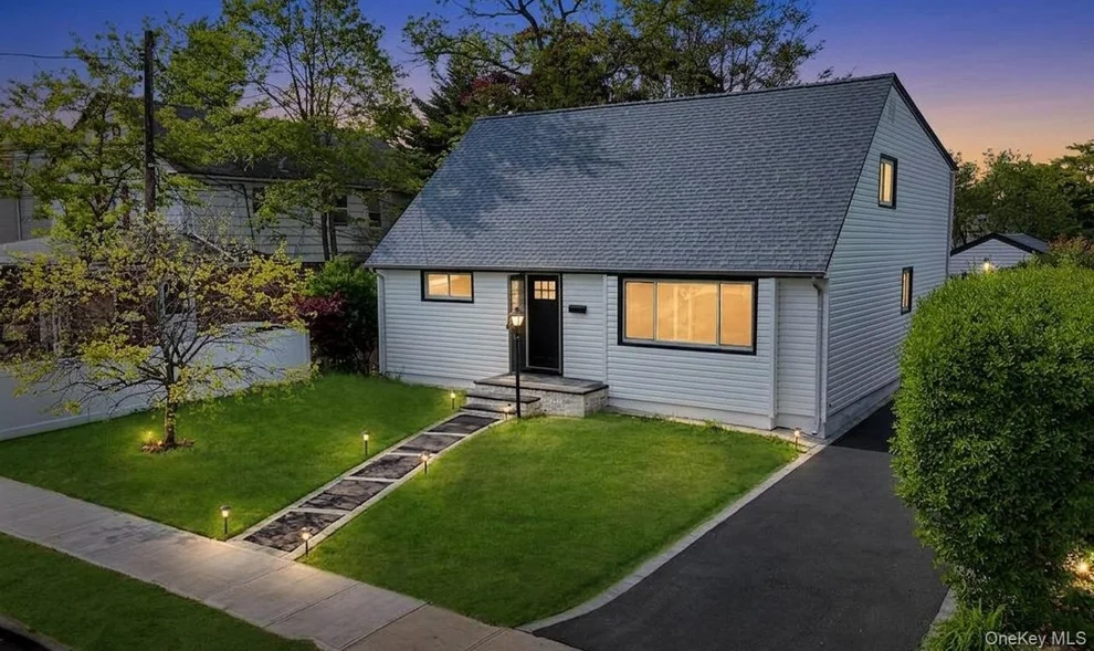 Unit for sale at 20 Howard Street, Oyster Bay, NY 11801
