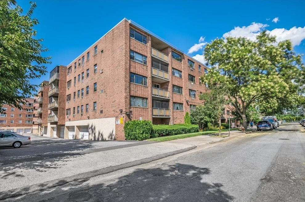 Unit for sale at 100 Clinton Avenue, North Hempstead, NY 11501
