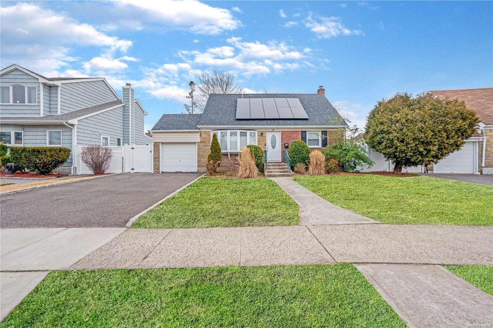 Unit for sale at 82 Pengon Circle, Hempstead, NY 11554
