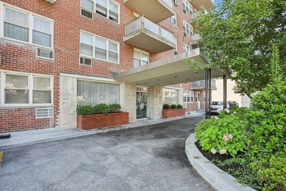 Unit for sale at 385 Mclean Avenue, Yonkers, NY 10705