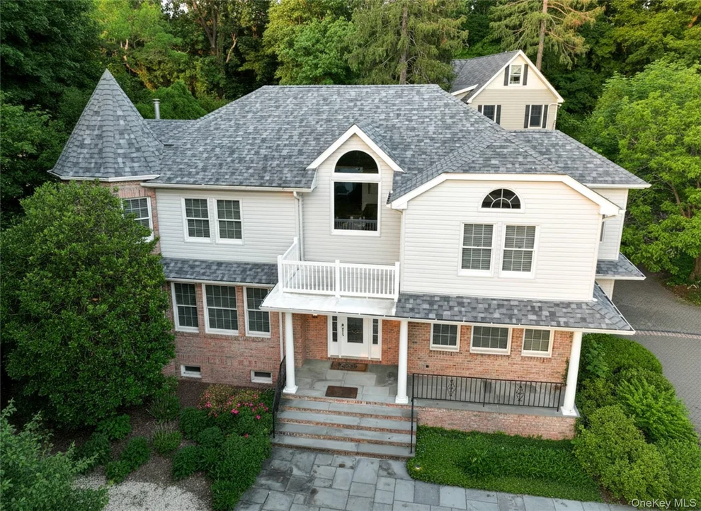 Unit for sale at 15 Church Street, North Hempstead, NY 11576