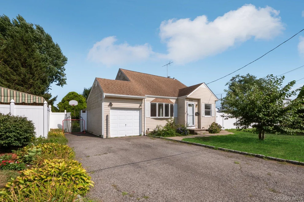 Unit for sale at 328 Henry Street, Oyster Bay, NY 11714