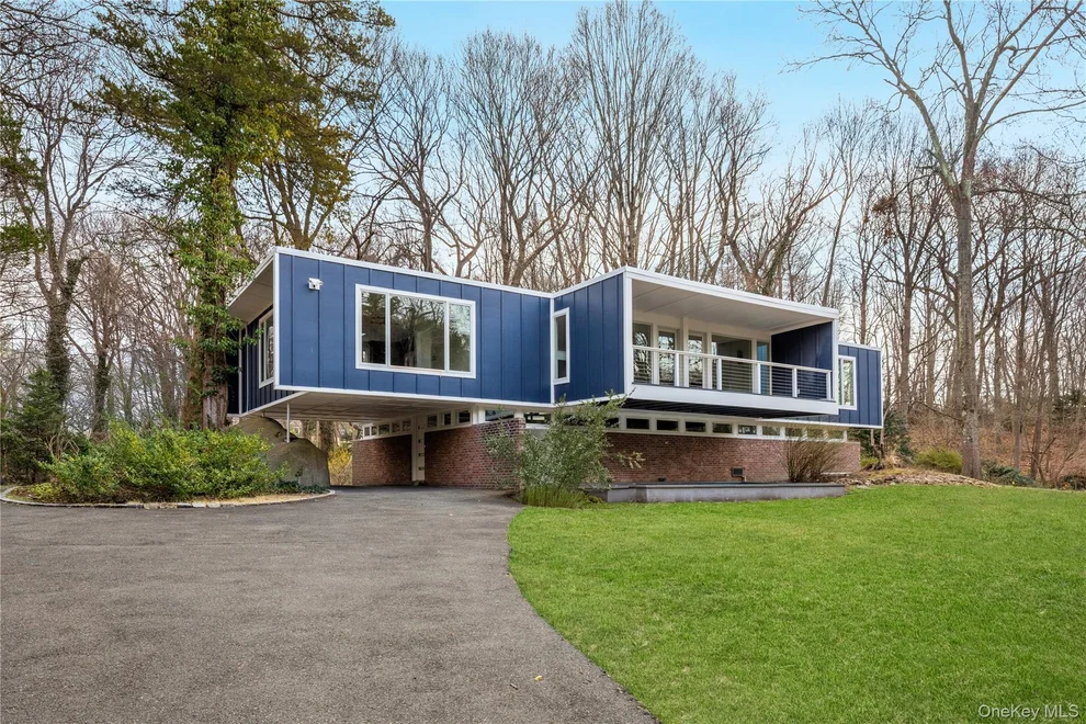 Unit for sale at 25 Wood Road, North Hempstead, NY 11050