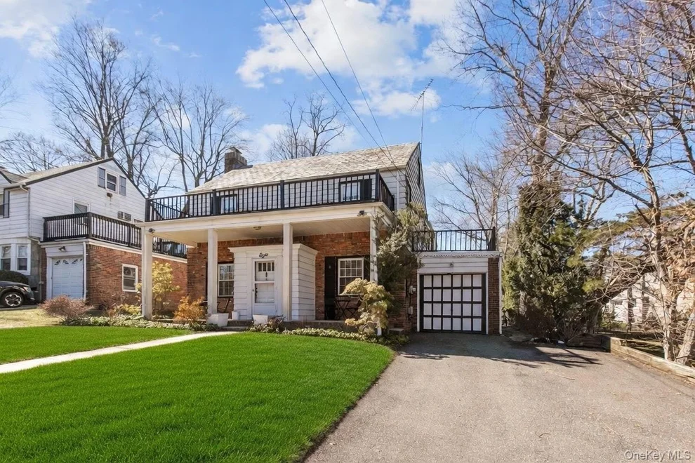 Unit for sale at 8 Plymouth Road, North Hempstead, NY 11023