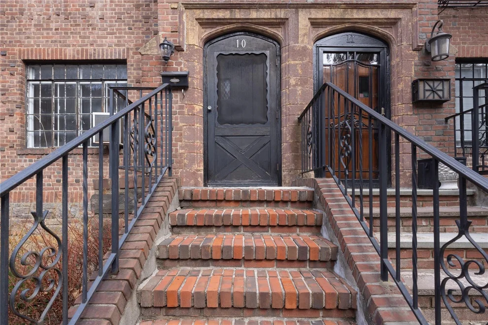 Unit for sale at 10 Center Knolls, Yonkers, NY 10708