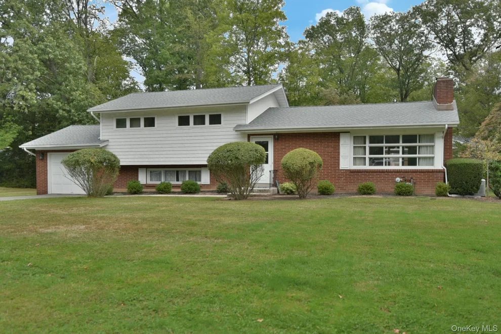 Unit for sale at 4 Susan Drive, Clarkstown, NY 10956