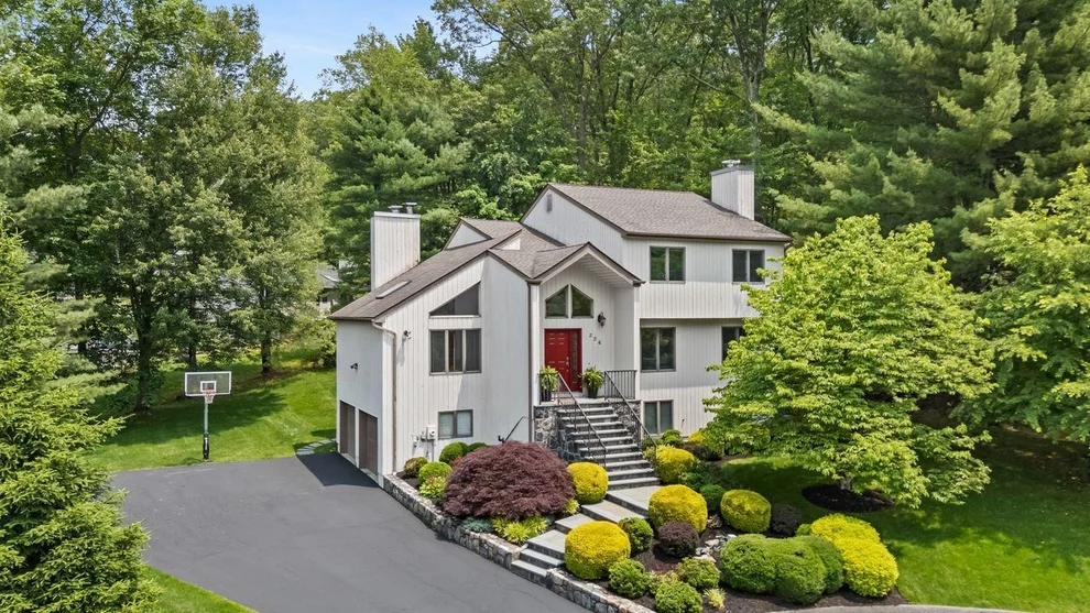 Unit for sale at 226 Briarwood Drive, Somers, NY 10589