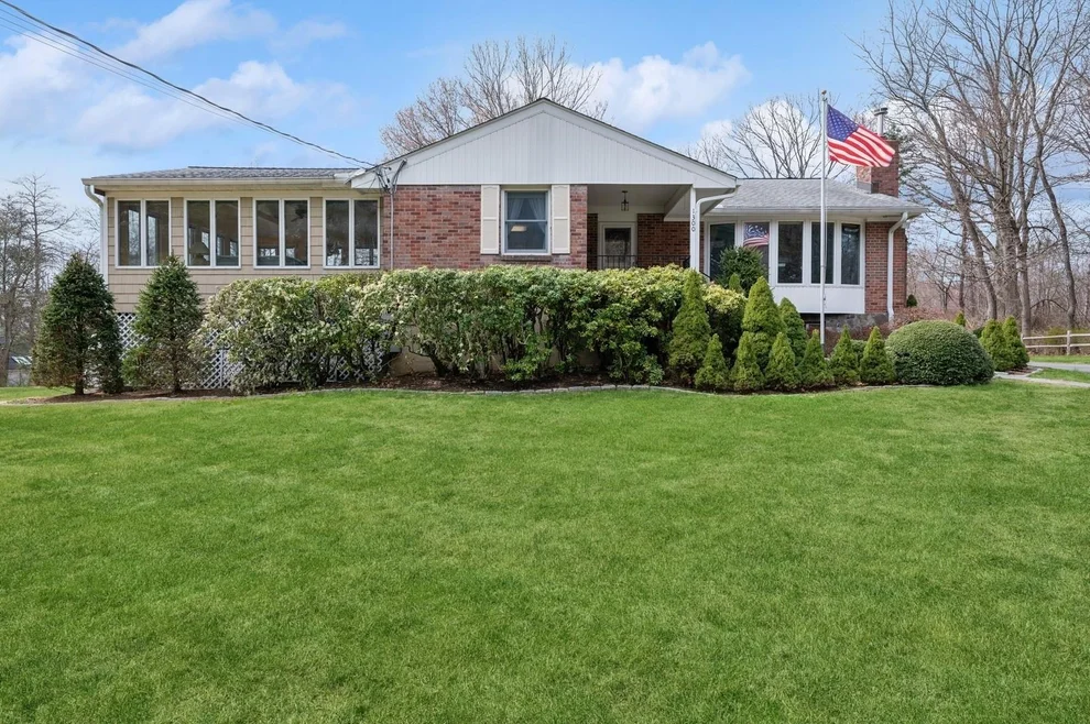 Unit for sale at 1300 Baldwin Road, Yorktown, NY 10598