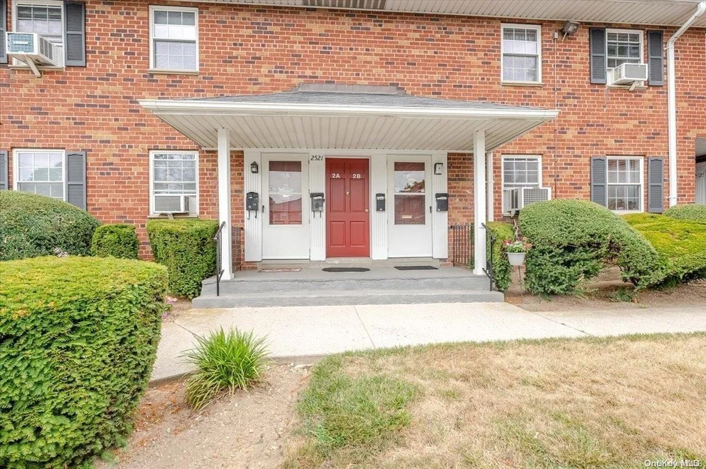 Unit for sale at 2521 Jerusalem Avenue, Hempstead, NY 11710