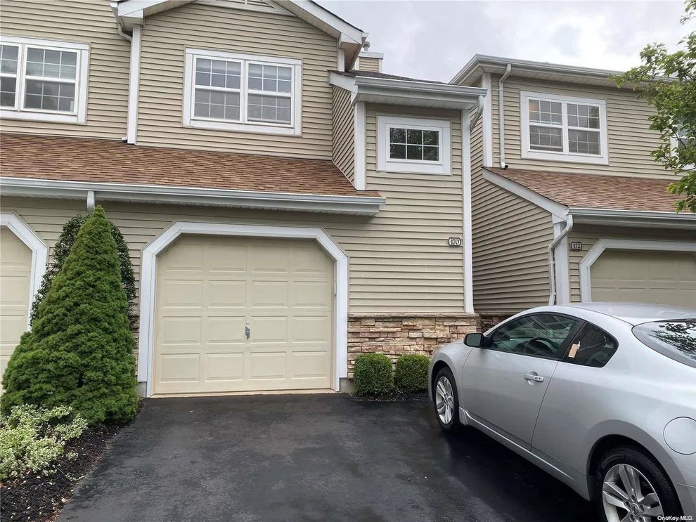 Unit for sale at 170 Carriage Lane, Oyster Bay, NY 11803
