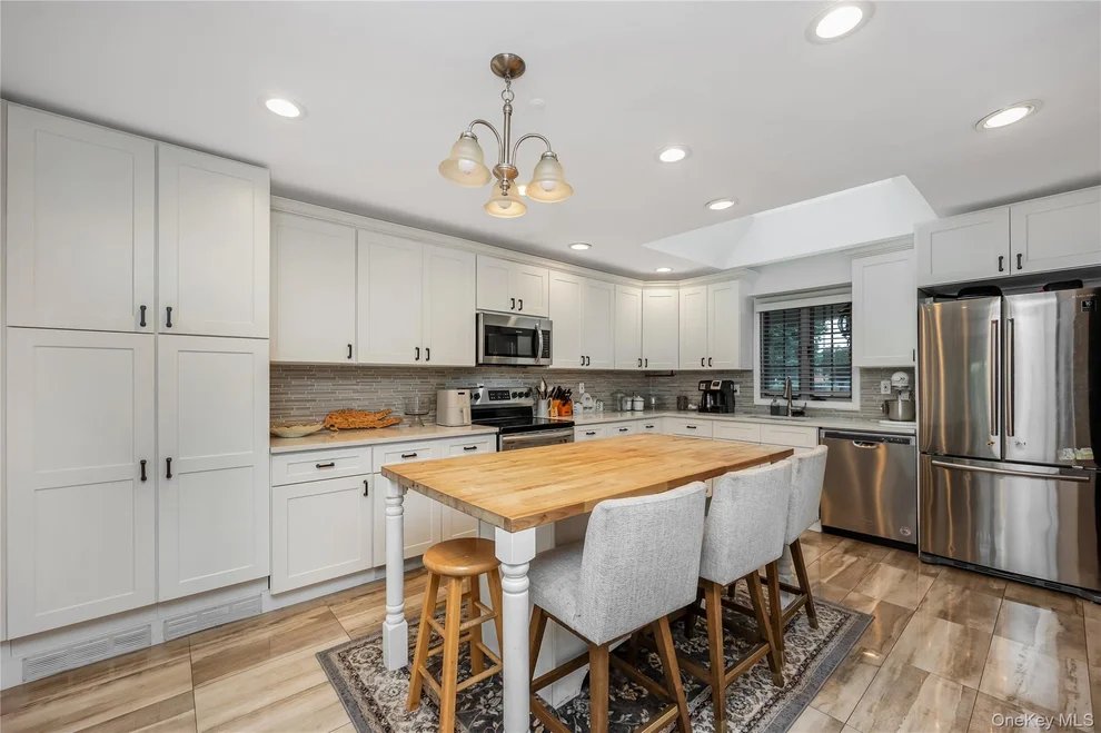 Unit for sale at 382 Greenbelt Parkway, Islip, NY 11742