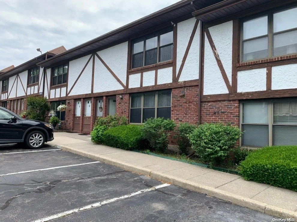 Unit for sale at 5 Bailey Court, Brookhaven, NY 11953