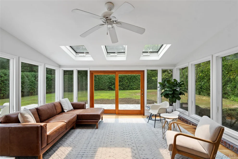 Unit for sale at 7 Meriden Place, Huntington, NY 11747