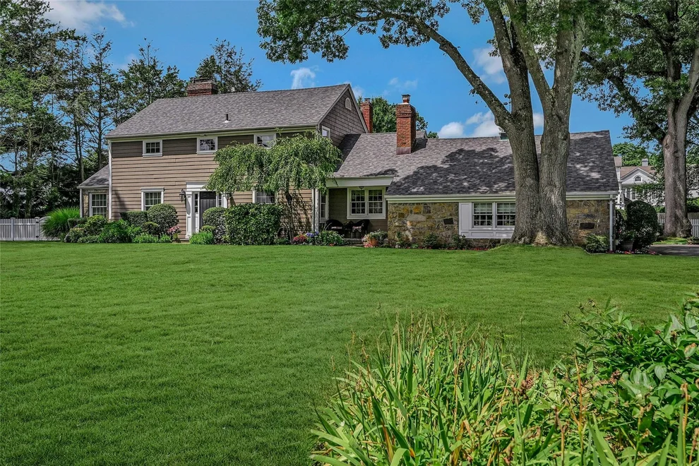 Unit for sale at 2 Winchester Lane, Huntington, NY 11743