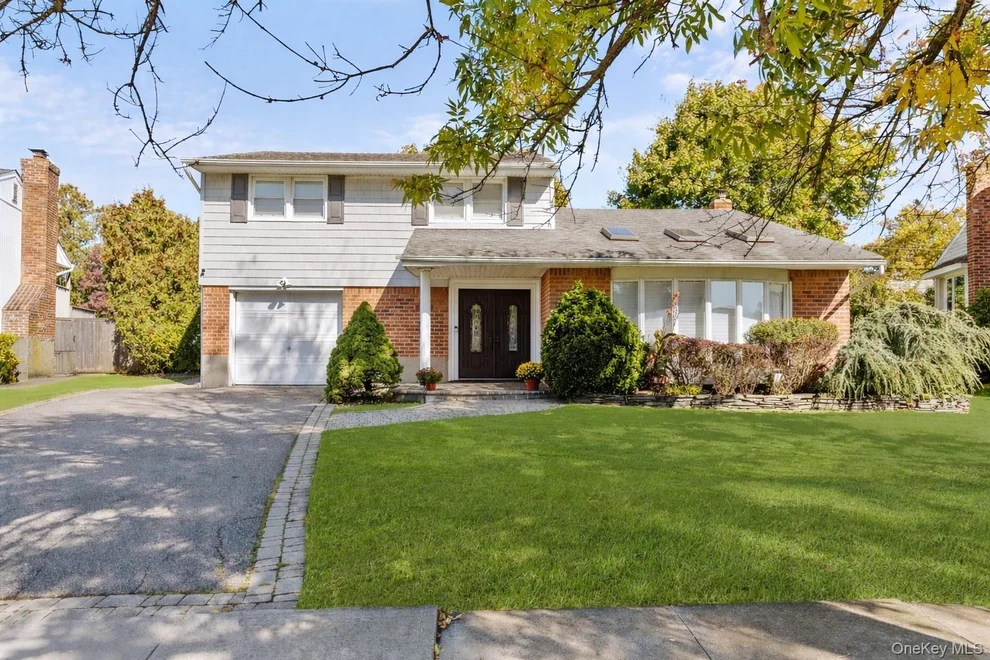 Unit for sale at 7 Rita Lane, Oyster Bay, NY 11803