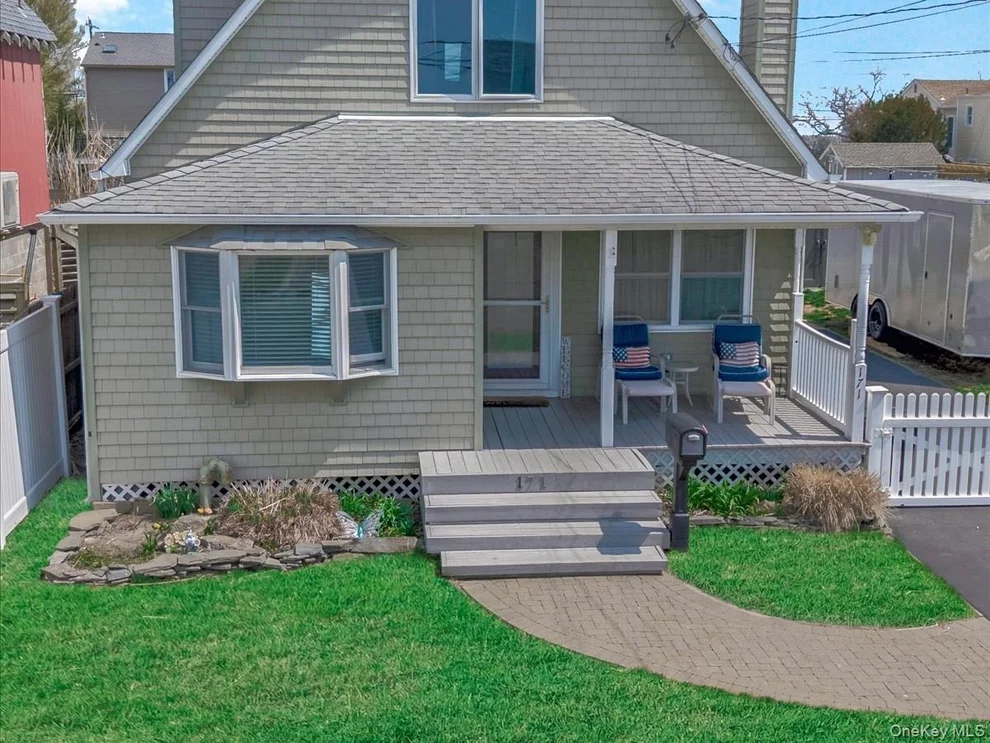 Unit for sale at 171 Annuskemunnica Road, Babylon, NY 11702