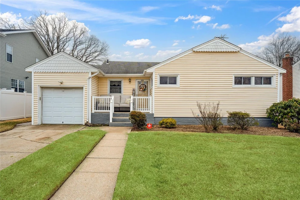 Unit for sale at 436 Briarwood Road, Oyster Bay, NY 11758