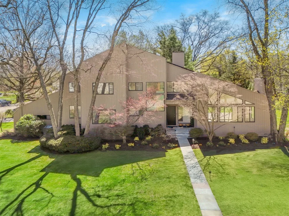 Unit for sale at 6 Fairway Drive, Mamaroneck, NY 10543