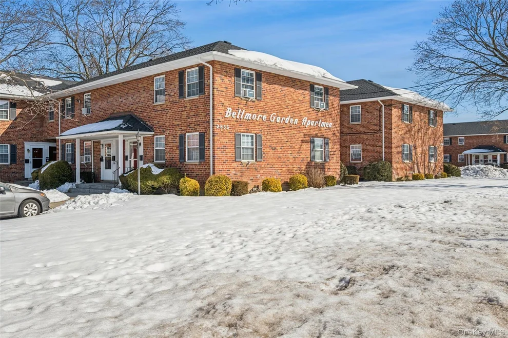 Unit for sale at 2537 Jerusalem Avenue, Hempstead, NY 11710