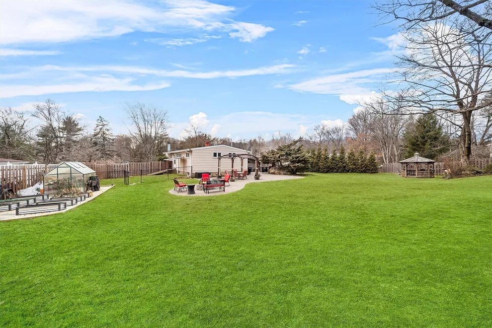 Unit for sale at 8 Carrie Lane, Clarkstown, NY 10954