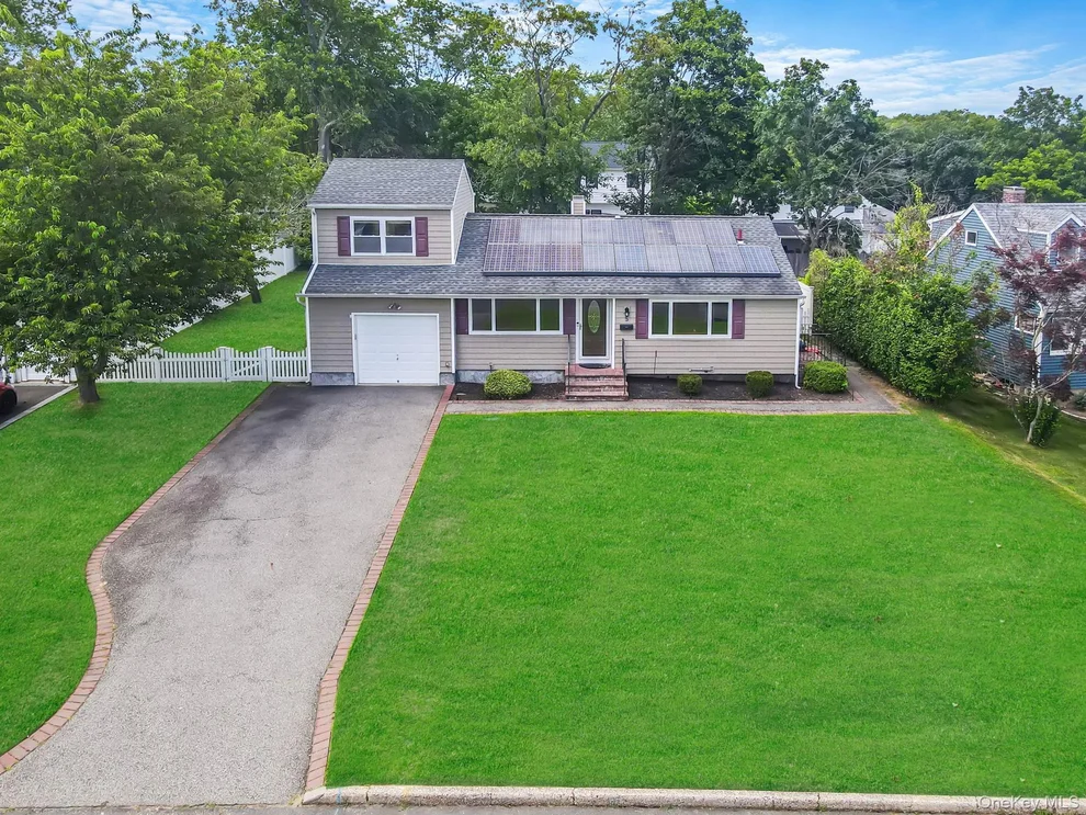 Unit for sale at 5 Hileen Drive, Smithtown, NY 11754