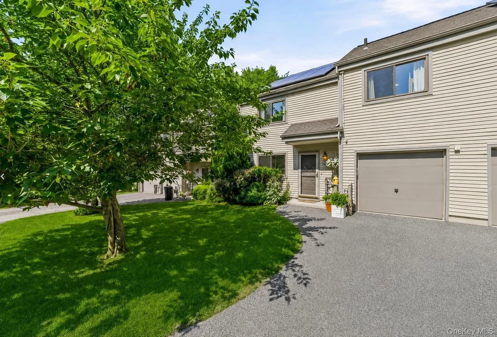 Unit for sale at 1103 Hunters Run, Greenburgh, NY 10522