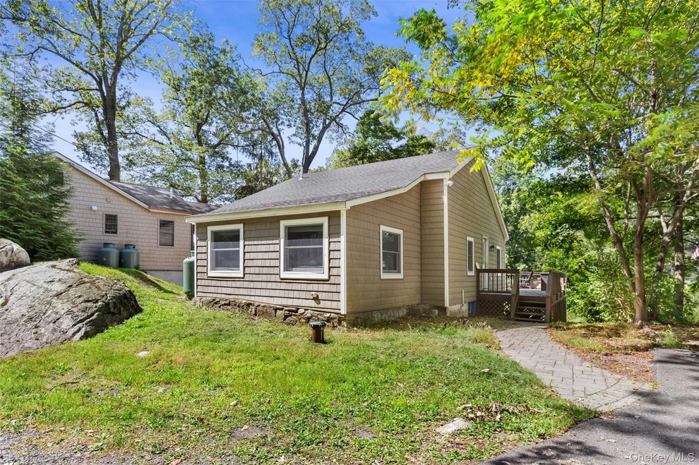 Unit for sale at 9 Oakdale Road, Putnam Valley, NY 10579