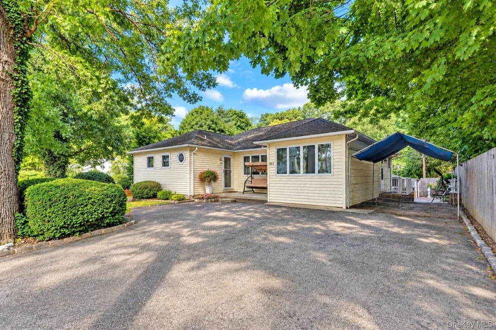 Unit for sale at 164 Landing Road, Glen Cove, NY 11542