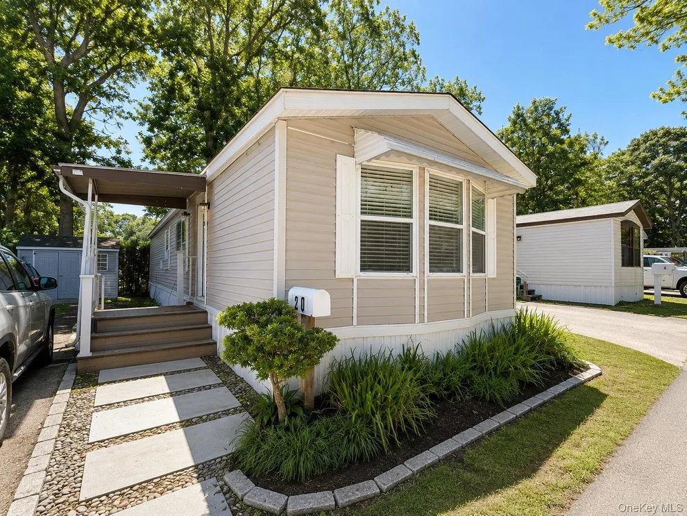 Unit for sale at 105 oak view Highway, East Hampton, NY 11937