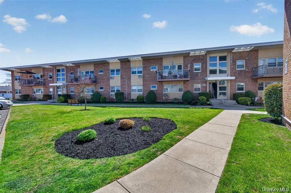 Unit for sale at 4 Rose Street, Hempstead, NY 11572