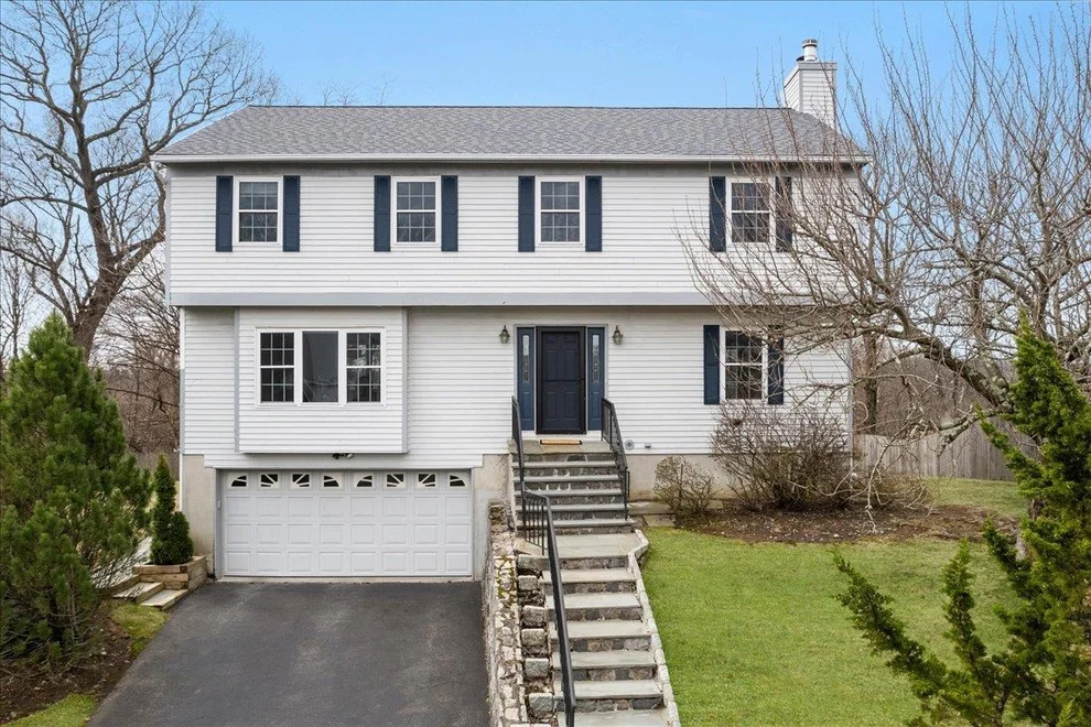 Unit for sale at 2 Stratford Road, Greenburgh, NY 10603