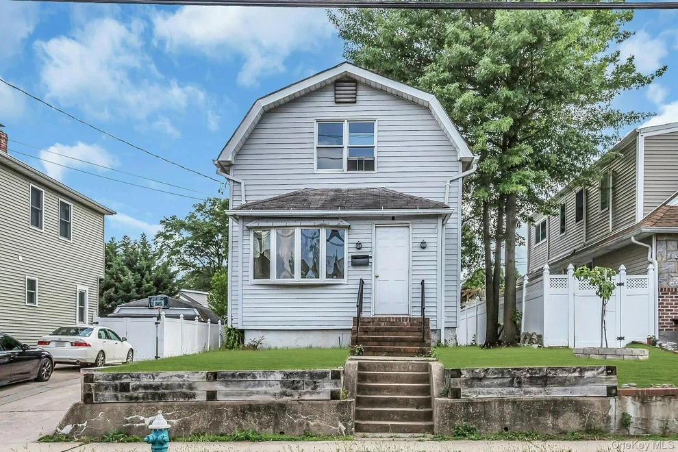 Unit for sale at 78 McKee Street, North Hempstead, NY 11001