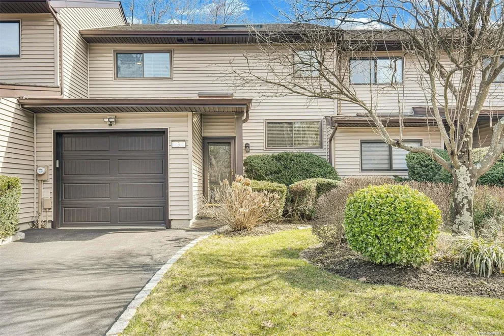 Unit for sale at 3 Northgate Court, Huntington, NY 11747