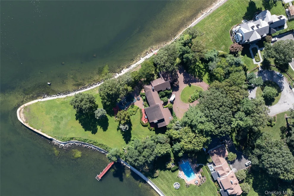Unit for sale at 7 Lighthouse Point, Huntington, NY 11743