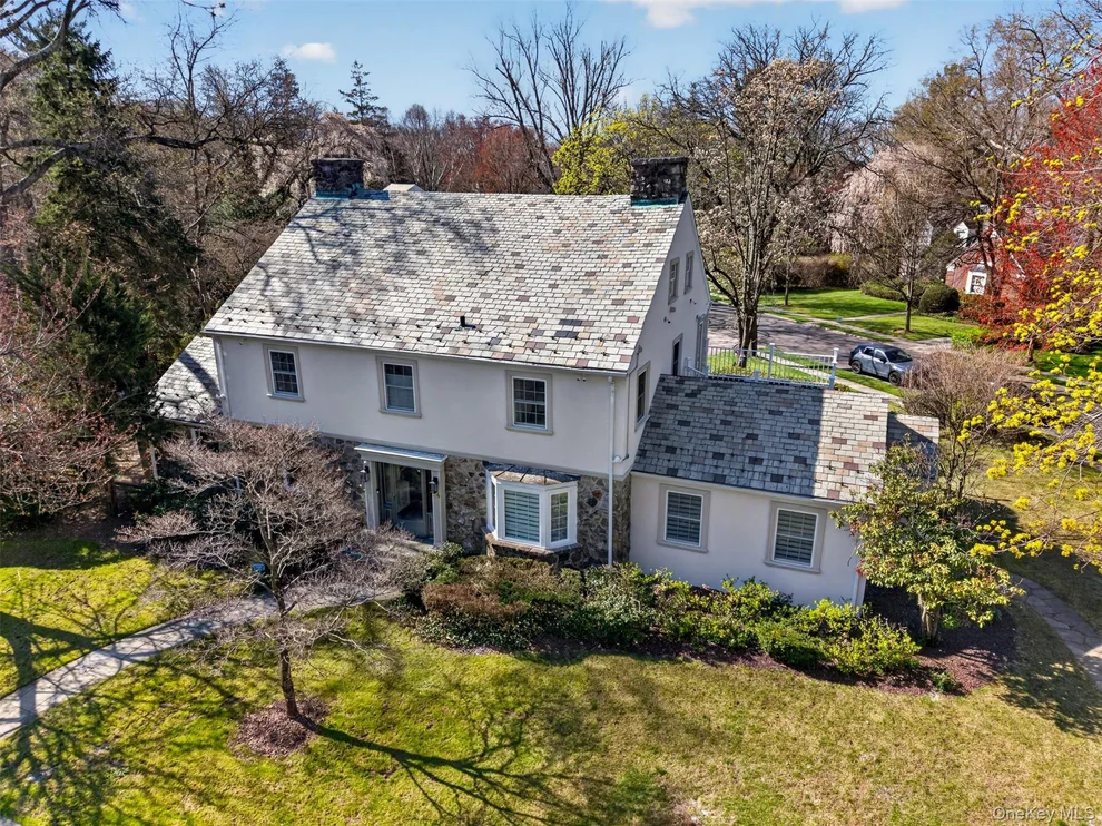 Unit for sale at 24 Wensley Drive, North Hempstead, NY 11021