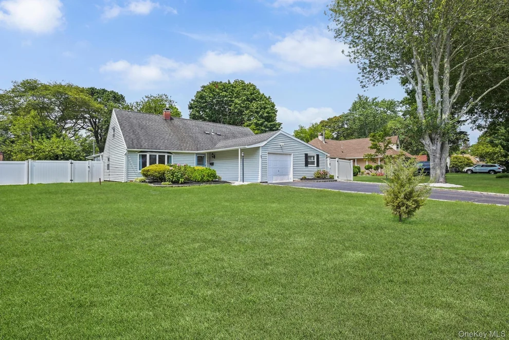 Unit for sale at 71 Sagebrush Lane, Islip, NY 11749