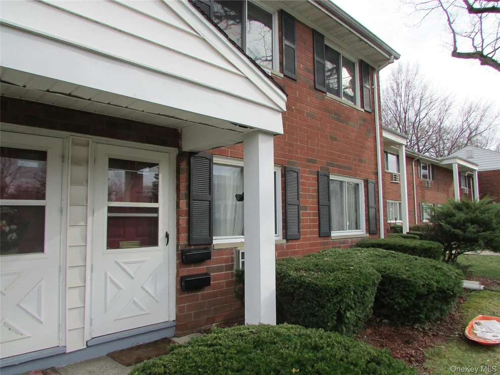 Unit for sale at 7 Manor Drive, Cornwall, NY 12518
