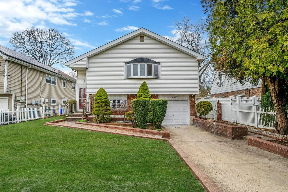 Unit for sale at 623 Dartmouth Street, North Hempstead, NY 11590