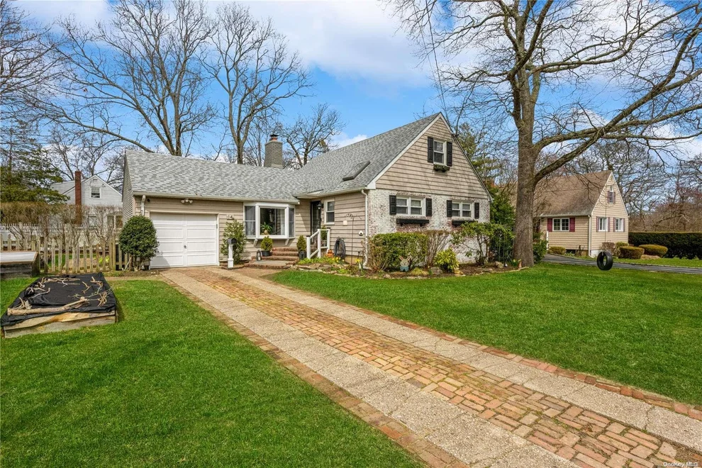 Unit for sale at 14 Whitney Drive, Babylon, NY 11701