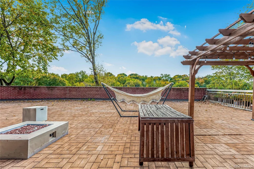 Unit for sale at 6538 austin st, New York, NY 11374