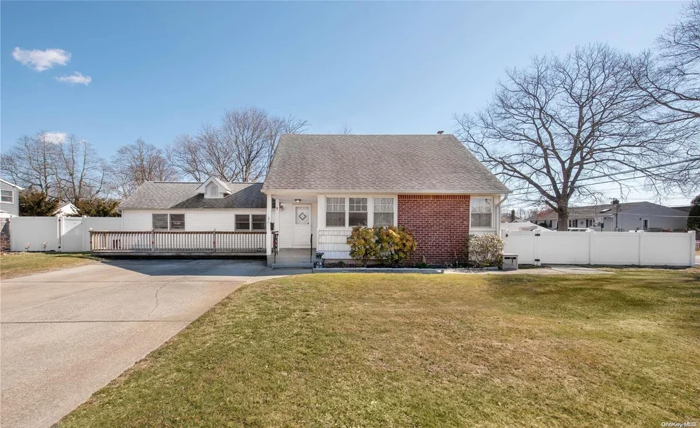 Unit for sale at 19 Ember Lane, Islip, NY 11795