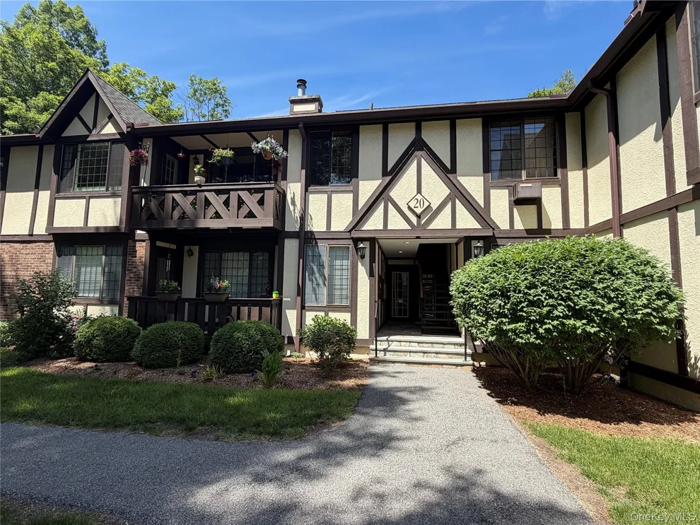 Unit for sale at 20 Foxwood Drive, Mount Pleasant, NY 10570